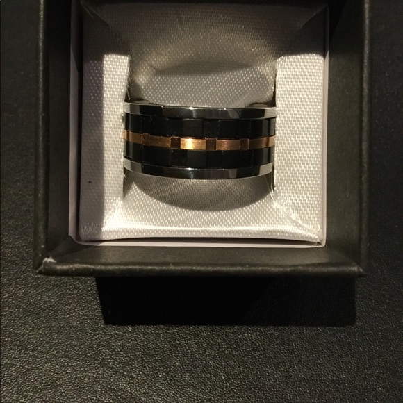 Silver Stainless Steel Ridged Stripe Spinner Ring - Picture 6 of 7